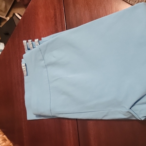 Adorable capri - Picture 5 of 6